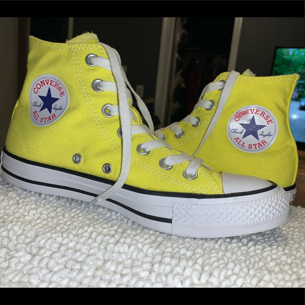 ⭐️ Converse Chuck Taylor All Star Hi Top Shoes ⭐️